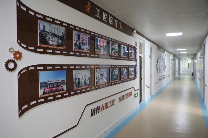 进校园