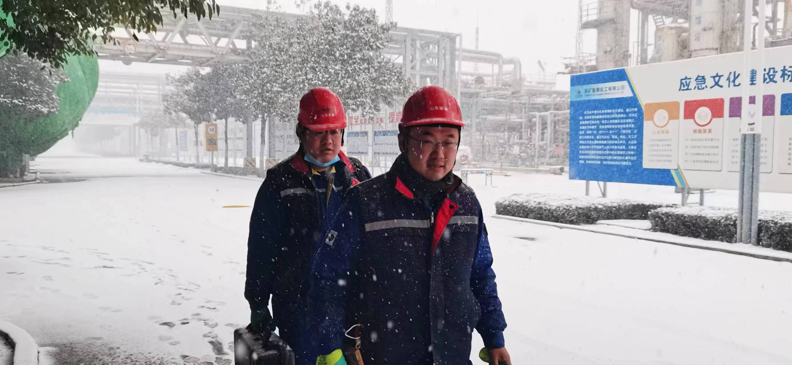检验人员风雪无阻