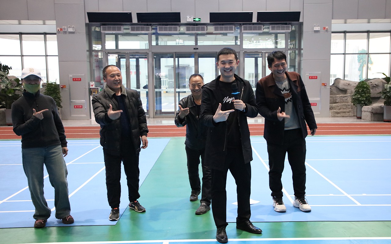 11引导职工参与萨提亚雕塑体验以及心理剧表演